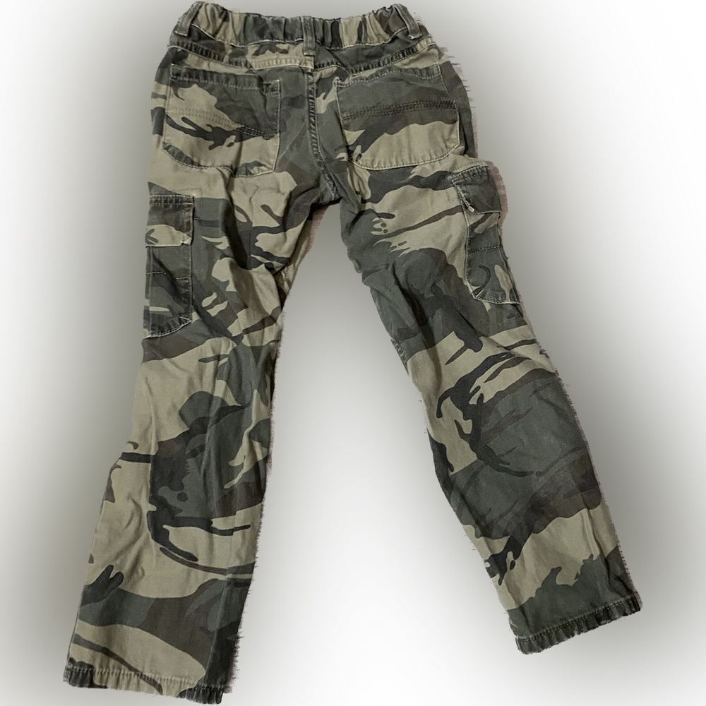 Girls Wrangler camo pants